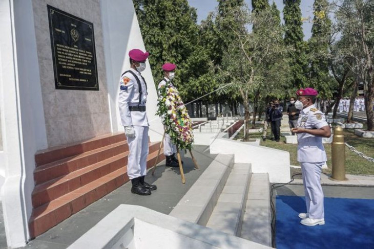 Ziarah makam pahlawan HUT TNI