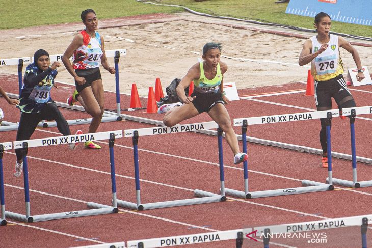 Pelari DKI Jakarta Emilia Nova raih emas lari 100 meter gawang putri