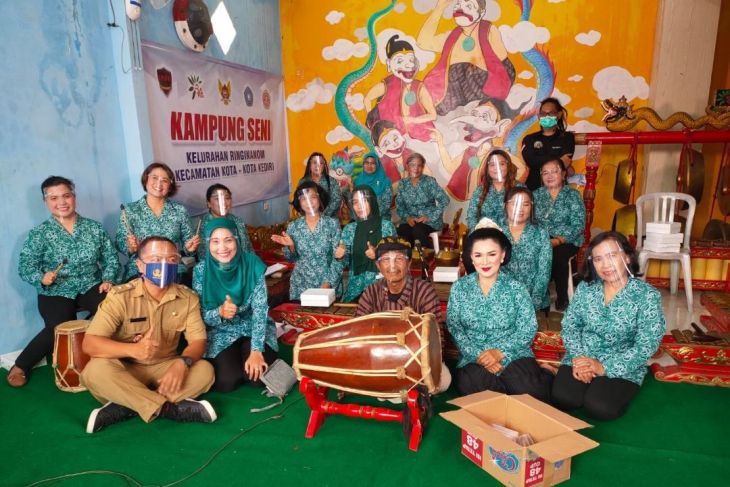 Kelurahan Ringinanom-Kediri siap jadi kampung seni