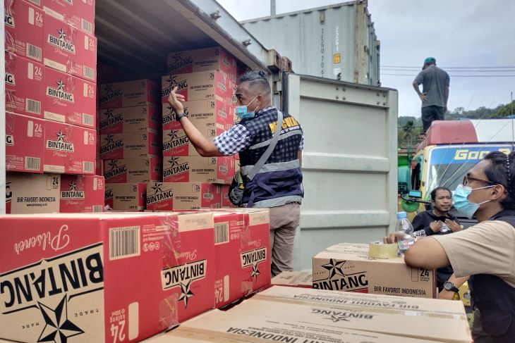 Ormas Parjal Papua Barat tolak kedatangan lima kontainer bir