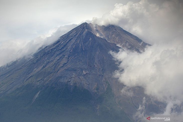 Kondisi Gunung Semeru pasca erupsi terpantau dari udara