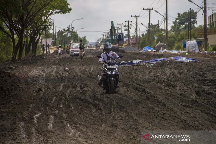 Jalan Trans Kalimantan di Banjarbaru rusak parah