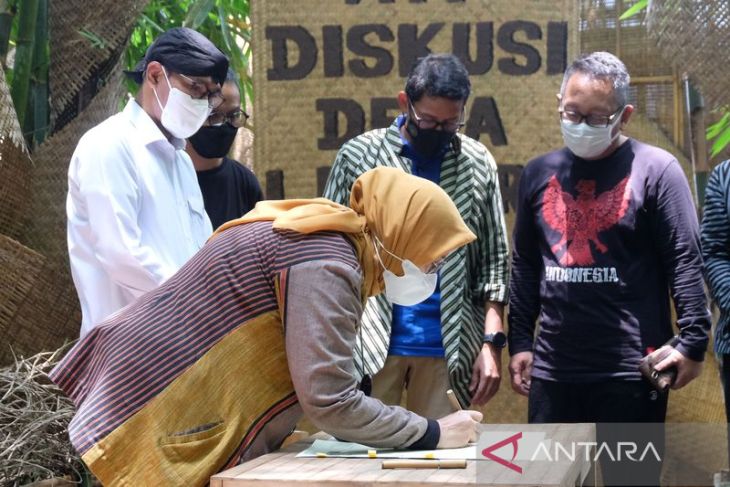 Sinergitas pengembangan pariwisata dan ekonomi kreatif 