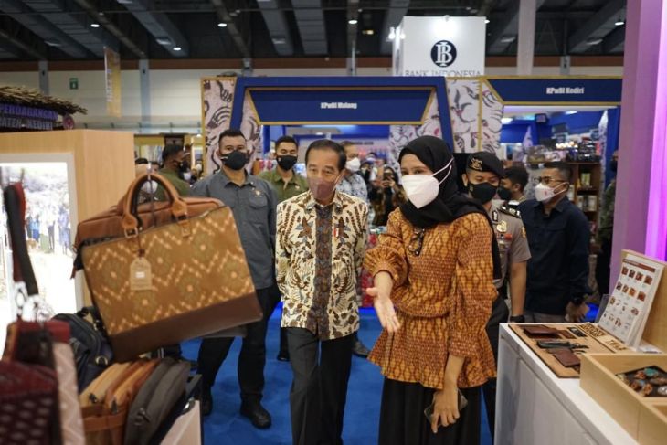 Pemkot Kediri bawa tenun ikat di pameran Inacraft 2022
