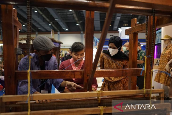 Pemkot Kediri boyong alat tenun ke Inacraft 2022