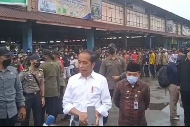 Presiden Jokowi kunjungi pedagang di Pasar Angso Duo Jambi