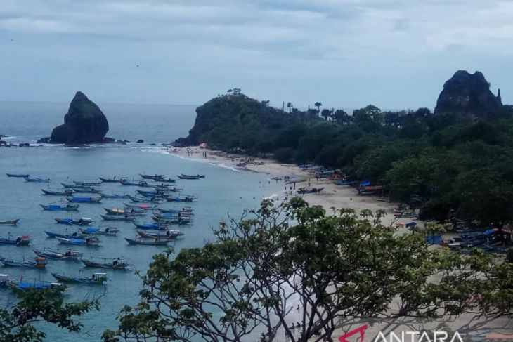 Wisata Pantai Watu Ulo dan Papuma digratiskan bagi pengunjung saat libur Lebaran