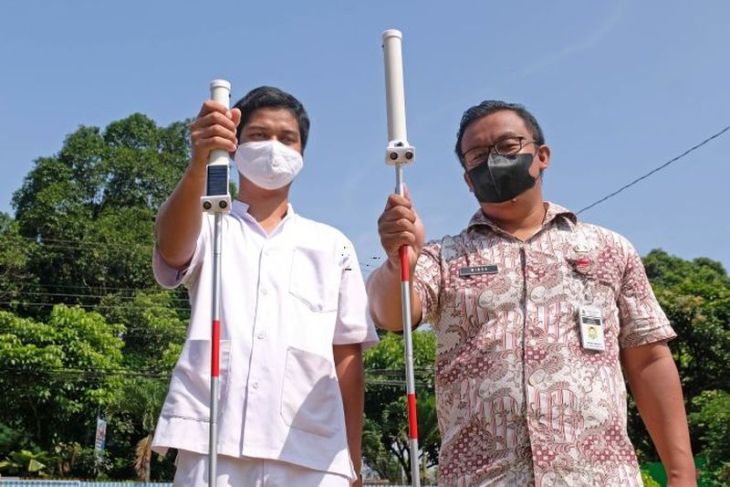 Tongkat penuntun adaptif