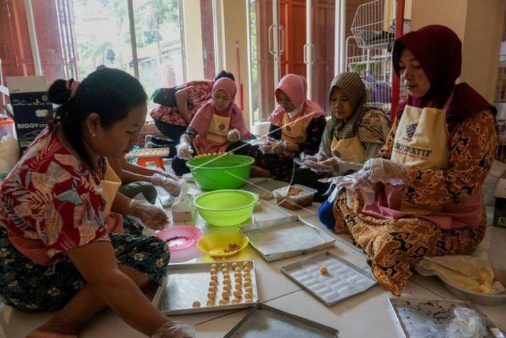 Produksi kue untuk Lebaran