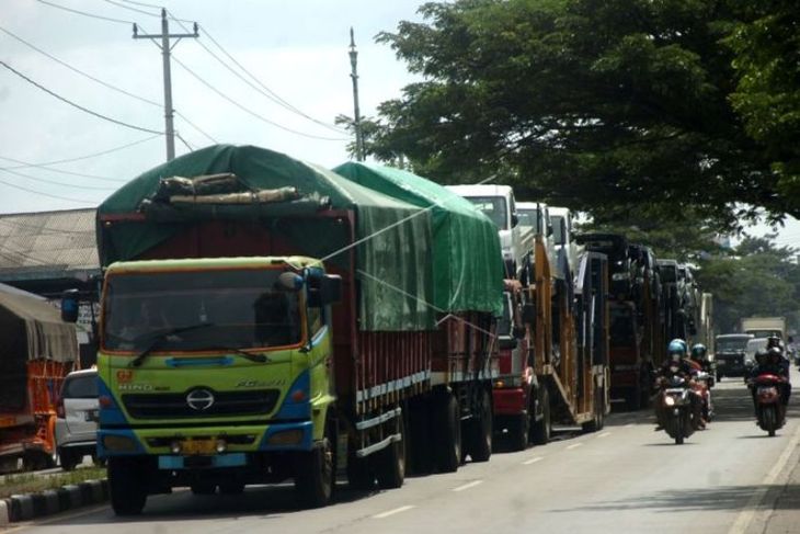 Pembatasan operasional kendaraan angkutan barang