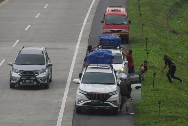 Arus mudik di jalan tol Salatiga-Solo