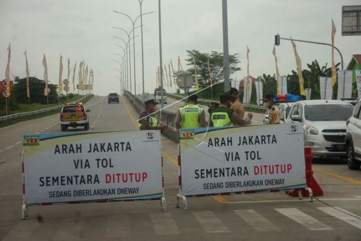 Penutupan akses masuk jalan tol ke arah Jakarta