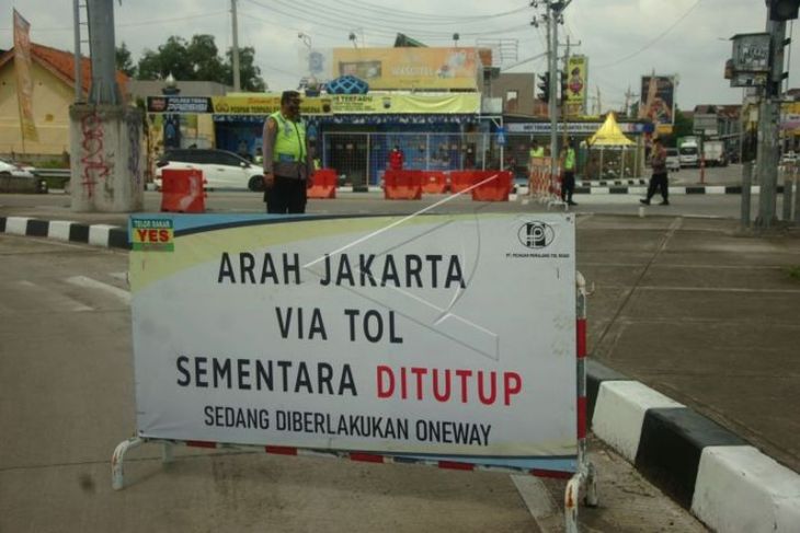 Penutupan akses masuk jalan tol ke arah Jakarta