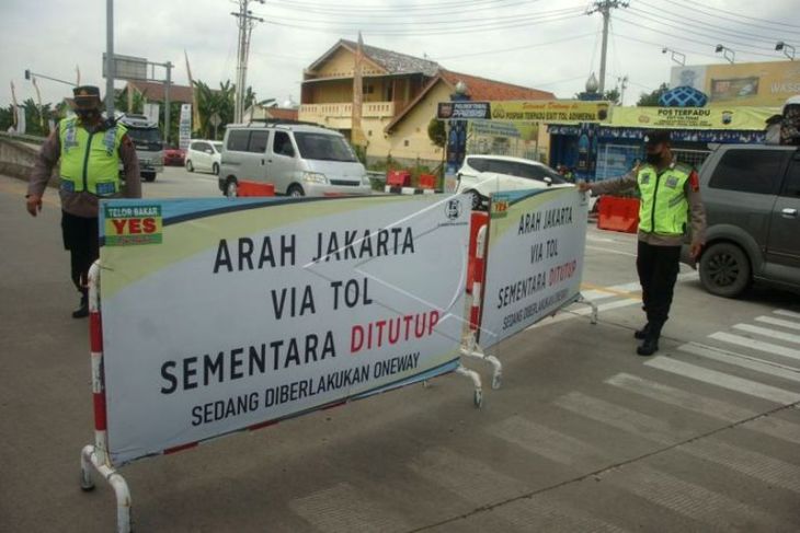 Penutupan akses masuk jalan tol ke arah Jakarta