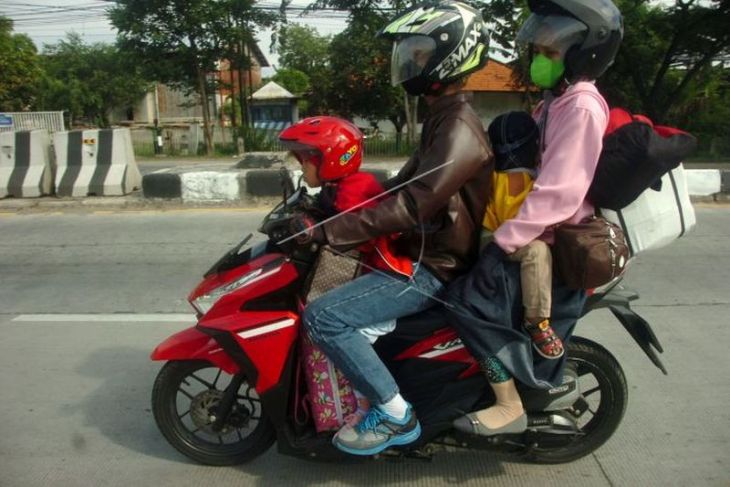 Pemudik bersepeda motor