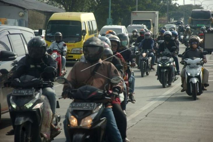 Pemudik bersepeda motor