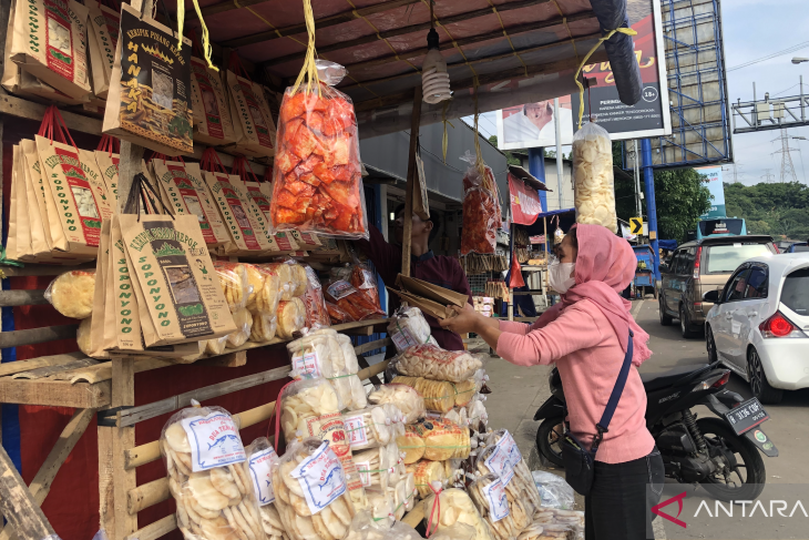 Buah tangan Sumatera di Pelabuhan Merak