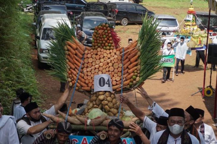 Tradisi Syawalan Gunungan Megono