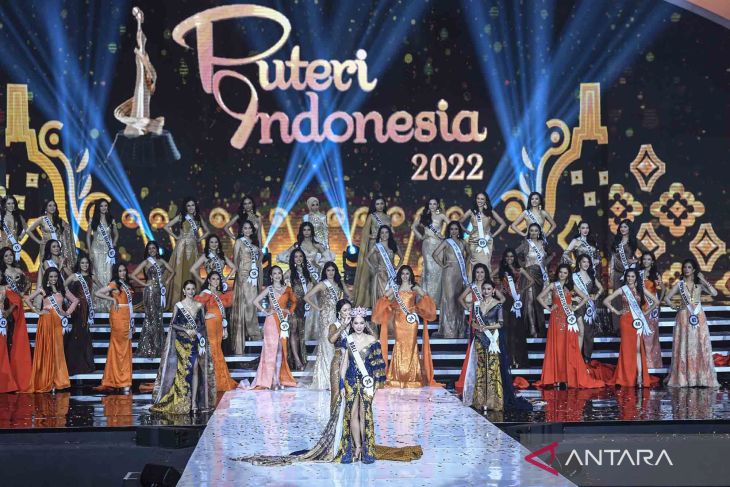 Puteri Indonesia 2022 Laksmi Shari De Neefe Suardana