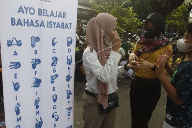 Sosialisasi bahasa isyarat