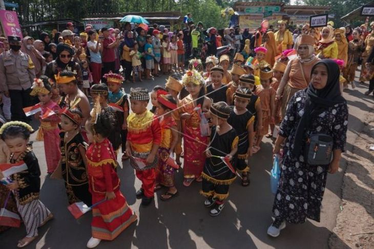 Kirab budaya di Batang