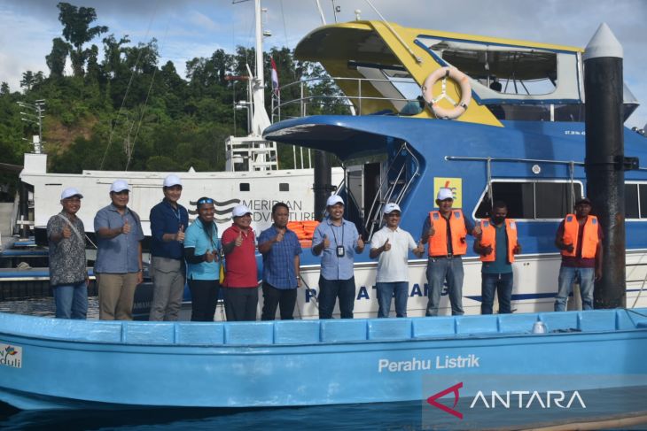 PLN bantu nelayan Raja Ampat dua perahu mesin listrik