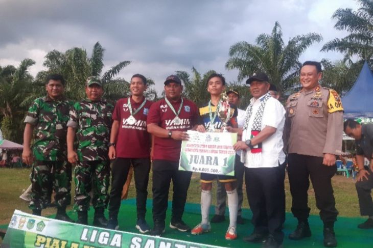 Liga Santri Piala KASAD resmi ditutup di Palas Ponpes ALMukhlisin Sibuhuan Juara I