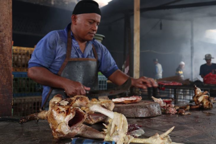 Ayam kampung laris manis di Banda Aceh jelang Idul Adha