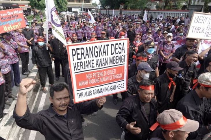 Unjuk rasa perangkat desa