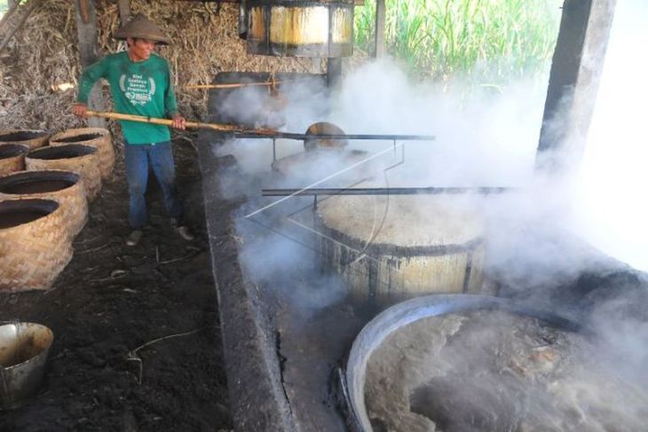 Produksi gula merah