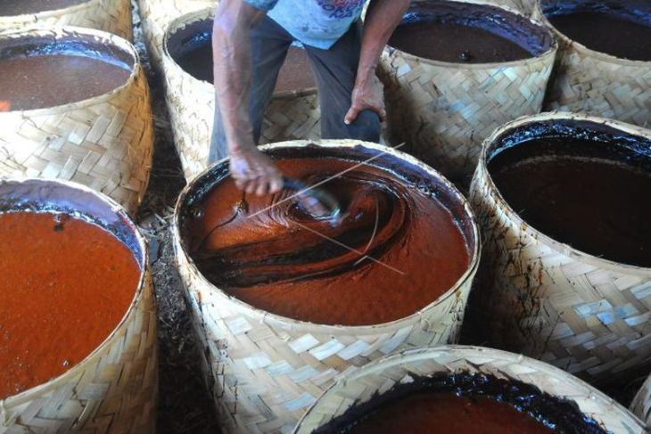 Produksi gula merah