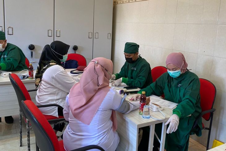 Puluhan tenaga kesehatan di Kota Kediri dapat vaksin booster kedua