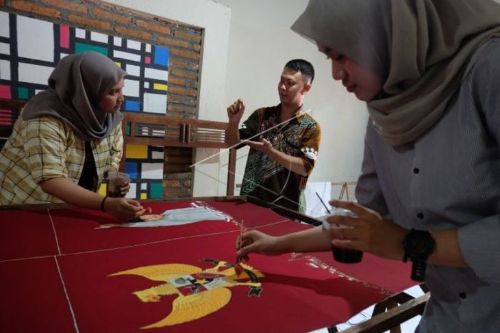 Batik tulis karya penyandang disabilitas tuli