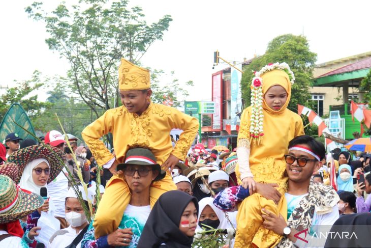 2.000 pelajar Tapin semarakkan HUT RI ke 77