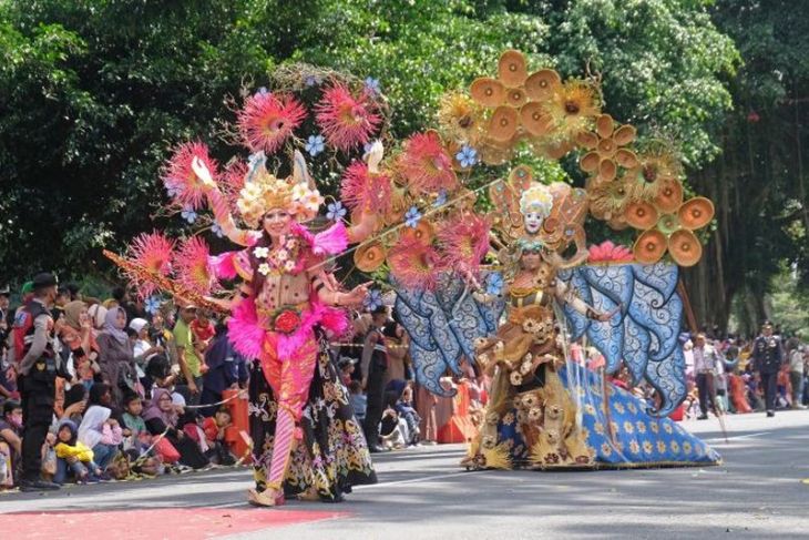 Karnaval kostum kreasi di Wonosobo