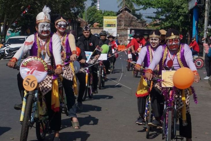 Pawai sepeda hias