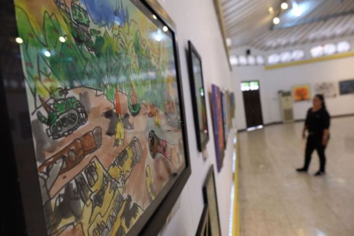 Pameran seni lukis ceria anak dan remaja Indonesia