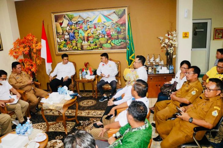 Bupati Samosir bertemu Kadin Kota Batam. ajak berinvestasi di Samosir
