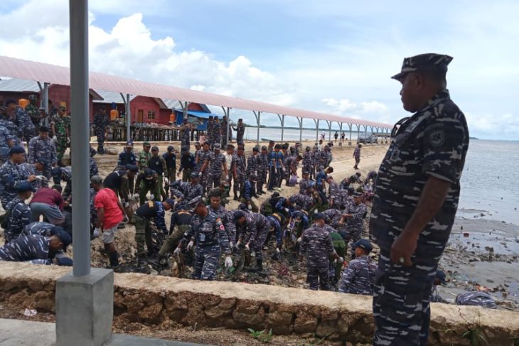 Komando Armada III gelar gerakan nasional laut bersih di Sorong