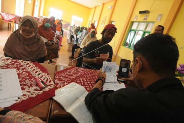 Penyaluran bantuan langsung tunai