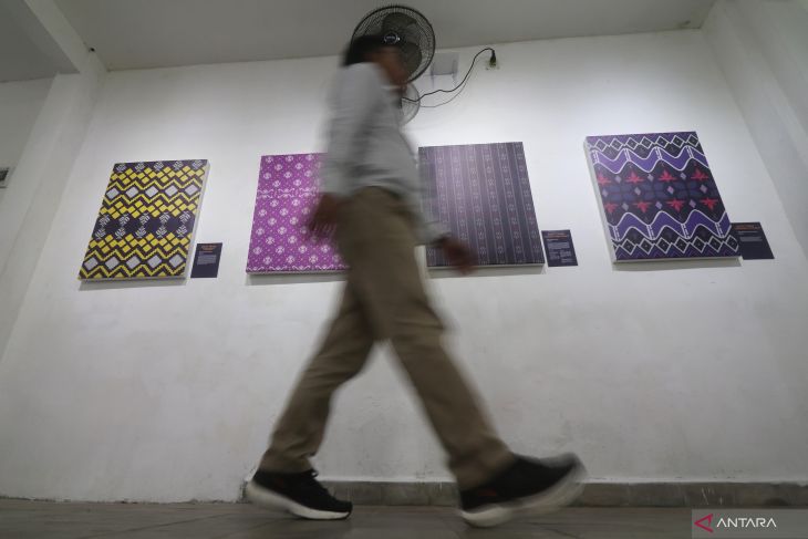 Pameran desain motif tenun ikat