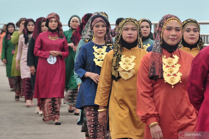 Parade Tengkuluk meriahkan Festival Batanghari 2022