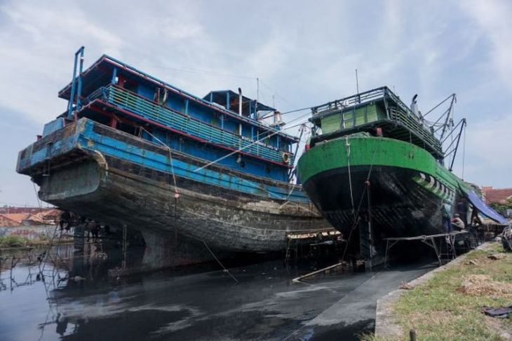 Pelapisan badan kapal menggunakan serat kaca