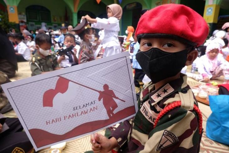 Siswa taman pendidikan prasekolah peringati Hari Pahlawan