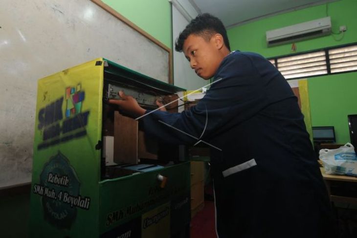 Inovasi alat pemilah sampah berkonsep ATM