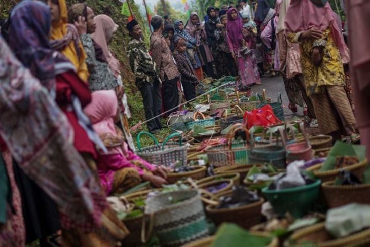 Tradisi Nyadran Gunung Rogokusumo