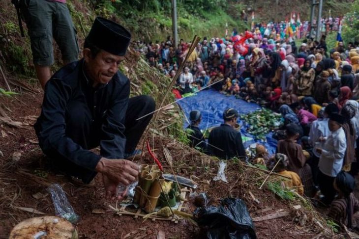 Tradisi Nyadran Gunung Rogokusumo