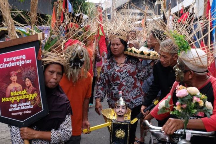 Kirab dan tumpengan warga sambut pernikahan putra Presiden Joko Widodo