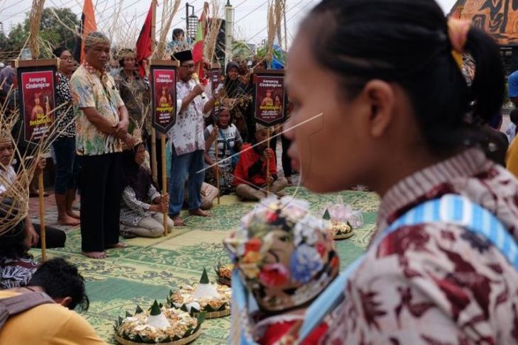 Kirab dan tumpengan warga sambut pernikahan putra Presiden Joko Widodo