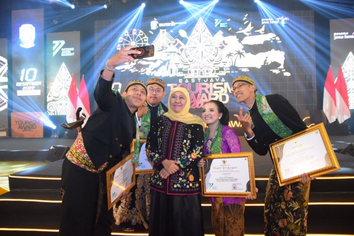 Governor asks winners of 2022 EJTA to promote East Java Tourism